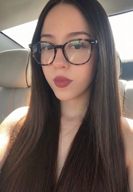 Soft side-light portrait in the verified strip